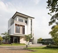 Rumah 3 Lantai Elit Fasilitas Lengkap di Jakarta Timur