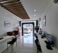 Dijual Cepat Ruko di Margonda Raya - 3.5 Lantai Unfurnished, Posisi Strategis