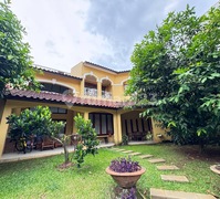 Rumah Cantik Dalam Cluster Private Graha Laguna Dekat Tol Krukut