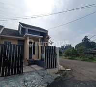 Rumah Asri di Serua Residence - Halaman Samping & Belakang bisa Dimaksimalkan