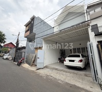Dijual Rumah Tebet Jalan 2 Mobil Dekat Kokas, Soepomo, Abdullah Syafei