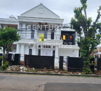 Di Jual Rumah Brand New dengan Gaya Klasik Modern