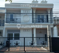 Dijual Rumah Brand New dengan Gaya Klasik Modern