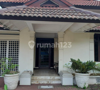 Rumah 2 Lantai di Menteng