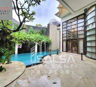 Disewakan Cepat Rumah Mewah  Furnish Ada Home Theater dan Double Gate  Harga Rp.1,7 M an Lokasi Strategis Area Pejabat Ambassy Kedutaan Dan Dekat Mega Kuningan Dan Kebayoran Baru Dan Senayan Dan Sudirman Area  Menteng Jakarta Pusat