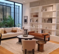 Rumah Mewah 3 Lantai di Komplek Eksklusif Pondok Indah – Ada Rooftop, Dekat PIM