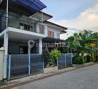 Dijual Rumah Green Garden Jakarta Brt Lokasi Terbaik Dgn Lingkungan Taman Jogging Track Mewah.