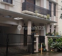 Rumah Modern Megah 2 Lantai di Mampang Indah