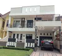 Rumah Modern 2.5 Lantai di Komplek Royal Sumatera