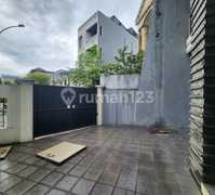 Rumah Lega Taman Grisenda Pik 1 Nyaman, Strategis dan Aman