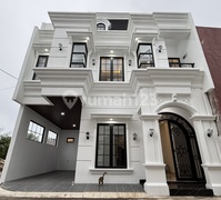 Rumah Baru Siaphuni 3 Lantai Dalam Cluster Pinggir Jalan Raya Tol