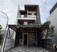 Rumah Mewah 3 Lantai + Rooftop Jagakarsa, Jakarta Selatan