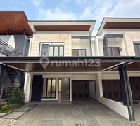 Rumah Modern 3 Lantai di Lenteng Agung Selangkah Stasiun