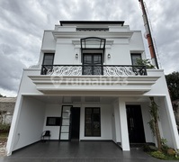 Rumah Mewah Murah 3 Lantai Berkonsep American Classic di Cibubur dengan Tanah Luas Area Strategis Dekat dengan Pusat Perbelanjaan Pusat Bisnis Rumah Bagus di Cibubur