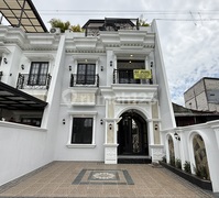 Rumah Mewah 3 Lantai + Rooftop di Jagakarsa, Jakarta Selatan