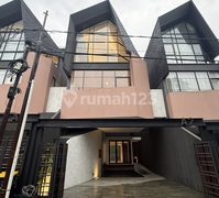 Townhouse Mewah 3 Lantai Siap Huni di Kemang Jakarta Selatan