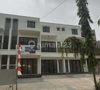 Ruko Baru 2.5 Lantai Desain Modern Minimalis di Duren Sawit