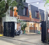 Rumah 2,5 lantai siap huni, mewah dan besar, lokasi dekat stasiun LRT Harjamukti Cibubur