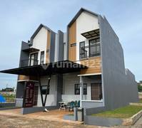 Rumah 2 Lantai DP 0% Deket Transjakarta & KRL