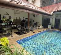 For Sale Rumah Konsep Compound Terdiri Dari 3 Hunian dengan Akses Masuk Masing-Masing Sangat Cocok untuk Kost atau Multifungsi atau Kantor atau Ruang Usaha atau Klik atau untuk Keluarga Besar Multi-Generasi, Private Residence, atau Kombinasi Tinggal & Sew