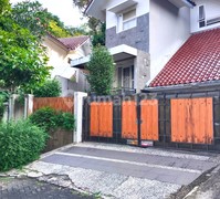 Rumah Modern di Komplek Elite Ceiling Tinggi Harga Terjangkau