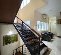 Mini Building Siap Usaha/Kantor di Cinere - 14 Ruangan, Lokasi Strategis