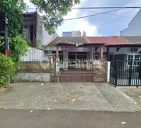 Rumah Tua Hitung Tanah Lebak Bulus