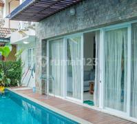 Rumah Minimalis Dilengkapi Kolam Renang Dalam Komplek Perumahan