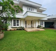 "rumah Mewah Simprug Golf Dijual – Lokasi Strategis, Shm, Kolam Renang!"