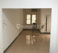 Rumah Tua Komersial di Jalan Tambak, Menteng, Jakarta Pusat