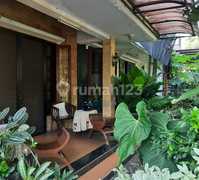 Murah ,Jual Cepat Rumah Asri Depan Taman Area Kebayoran Baru
