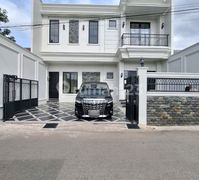 Rumah Sultan dengan Tanah yang Luas Banget Dekat Tol Cijago Depok