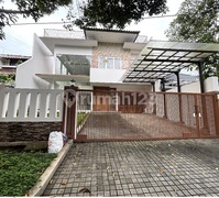 Luxury, Modern House, Clean, Well Maintained, 3 Bedrooms, Suitable For Family Home, Near Senopati/ Scbd Area. South Jakarta