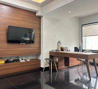 Apartemen Taman Anggrek 2 BR Kondominium Sudah Renovasi Low Floor View Lepas Pool