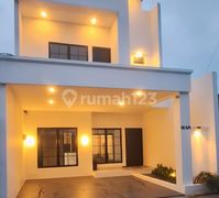 Rumah Baru dengan Furnized Baru, Style Modern Tropis Smart Home, 5 Menit ke Tol Parigi Bintaro, di Bintaro Jaya