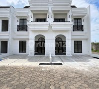 Rumah Mewah di Pinggir Jalan Utama Akses Dekat Stasiun Depok