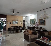 Rumah Cempaka Putih Tengah 261m², Jalan 2 Mobil