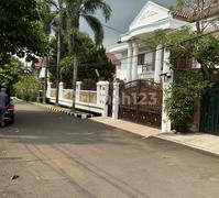 Rumah Cantik Di Komplek Elit