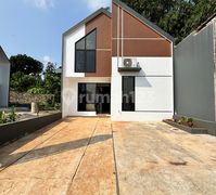 Rumah 2 Lantai Mezzanine di Cinangka Depok Dekat Akses Umum