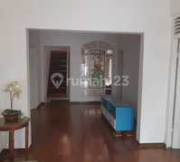 Rumah Tua Langka ~ Jalan Lebar ~ Lingkungan Tenang di Kebayoran Baru