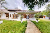 Freehold - Luxurious 4 Bedroom Villa in Exclusive Villa Complex