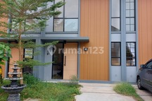 Rumah siap huni di cendana spring lippo karawaci tangerang 