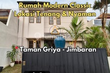 RUMAH DENGAN KONSEP MODERN CLASSIC LOKASI DI TAMAN GRIYA JIMBARAN