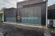 Rumah Semifurnished Area Solo Baru