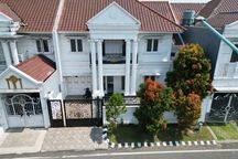 Rumah Mewah Puri Surya Jaya Siap Dipinang
