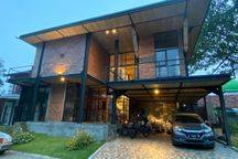 Rumah Di Puri Surya Jaya Cocok Bagi Hobi Motor dan Influencer