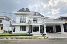 Rumah American Clasic Dengan Kolam Renang Dekat Tol Di Bintaro