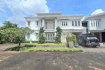 Rumah Hoek Bagus dengan Kolam Renang di Cluster Dekat Tol Bintaro