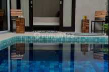 Villa Cantik 3 Bedroom Furnished Kuta Seminyak Badung Bali