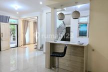 Jual Cepat, Rumah Rapih Semi Furnish Posisi Hoek di Sunter Paradise